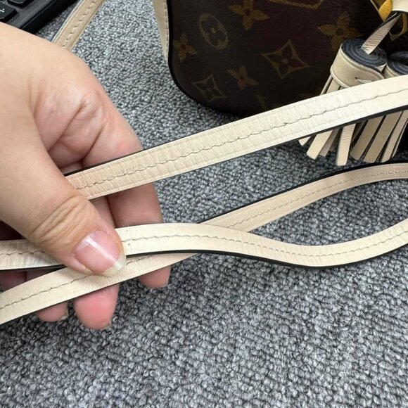 Louis Vuitton Saintonage Monogram Crossbody Bag 899-030725 - Picture 16 of 16